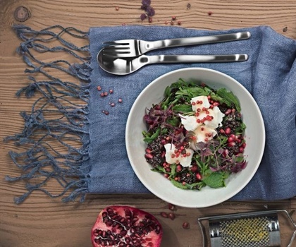 RECEPT: QUINOA SALADE MET RUCOLA, GEITENKAAS EN GRANAATAPPEL