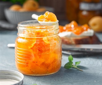 HOME-MADE ABRIKOZENJAM MET VANILLE
