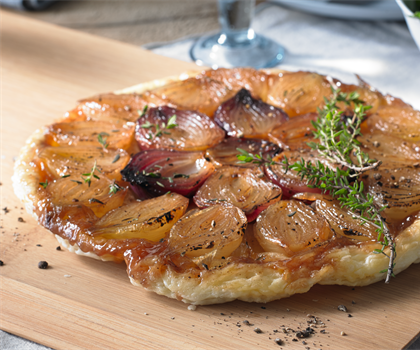RECEPT: TARTE TATIN MET GEKARAMELISEERDE UI