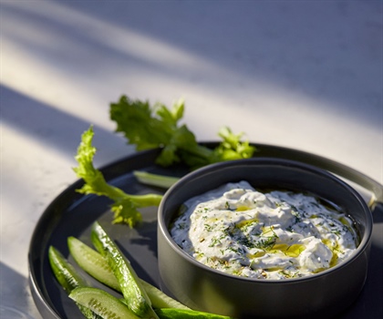 RECEPT: KOMKOMMER YOGHURT DIP MET MUNT