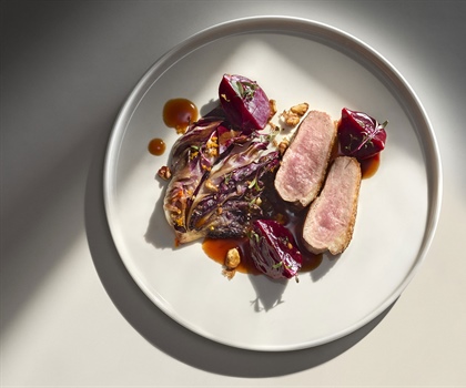 RECEPT: EENDENBORST MET WITLOF, BIET EN SINAASAPPEL